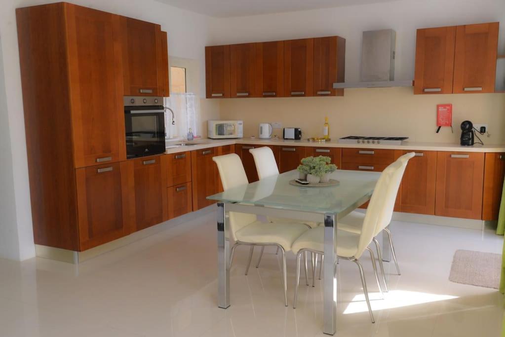 Seafront Duplex Penthouse With Terrace Overlooking Xlendi Bay ภายนอก รูปภาพ