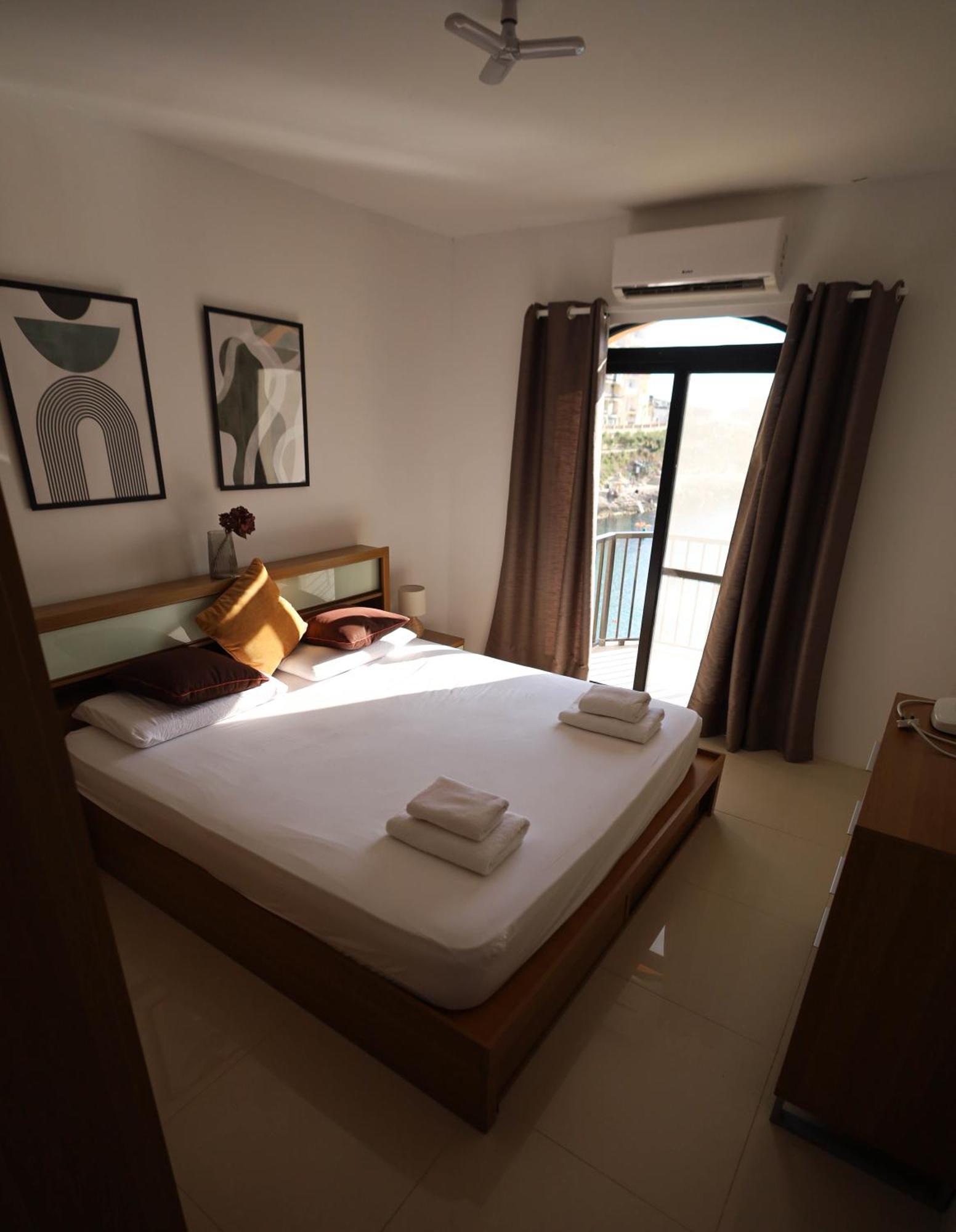Seafront Duplex Penthouse With Terrace Overlooking Xlendi Bay ภายนอก รูปภาพ